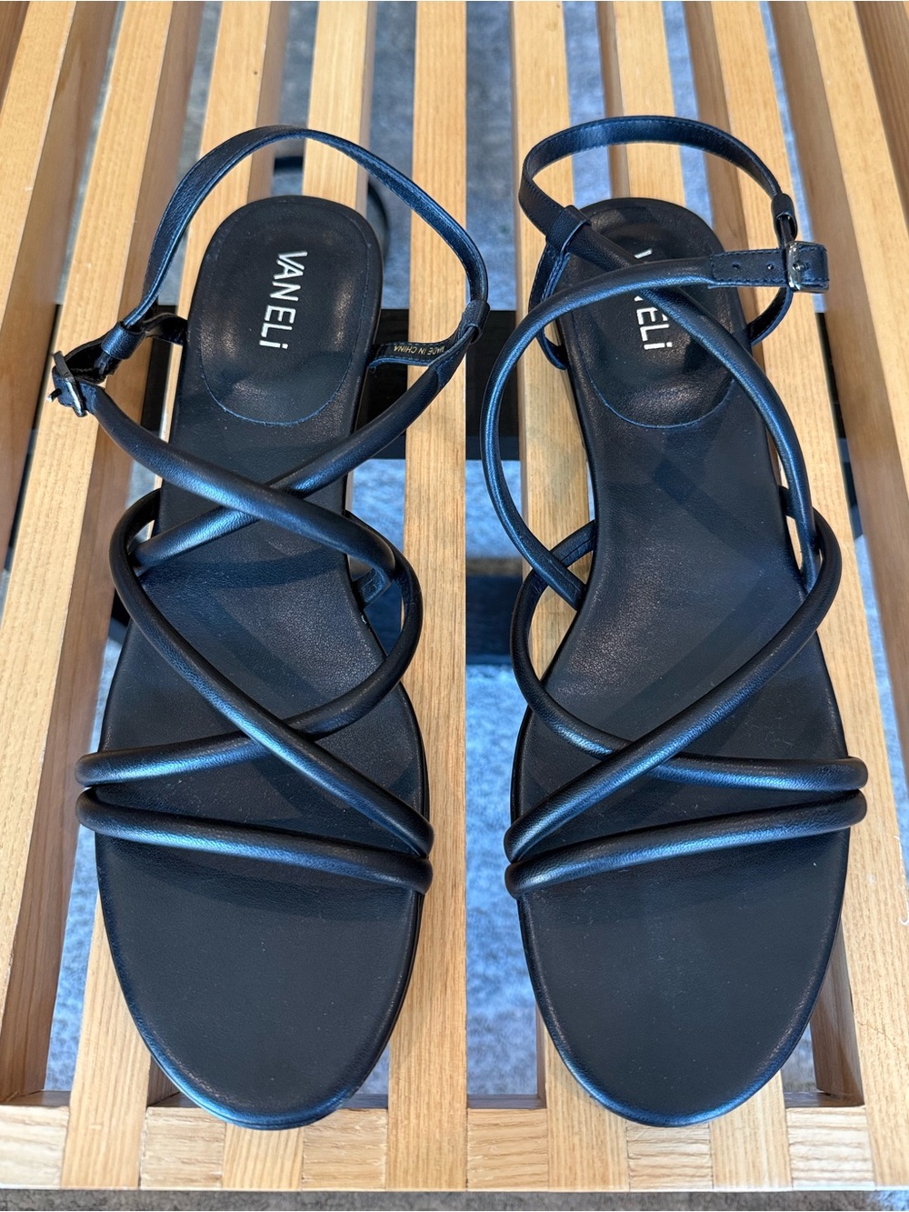Vaneli Black Strappy Sandals 11N